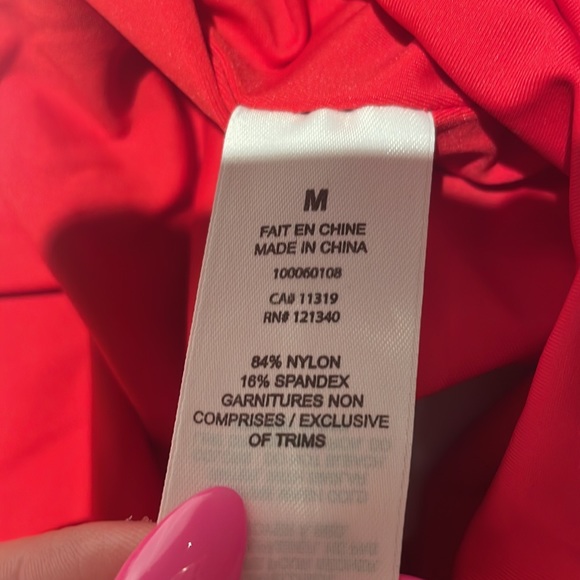 Asymmetrical red crop top ♥️ - Picture 6 of 6